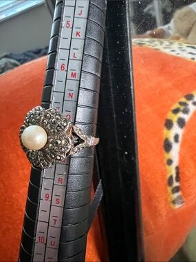 Pearl Centered Filigree Flower Ring - Black and Silver